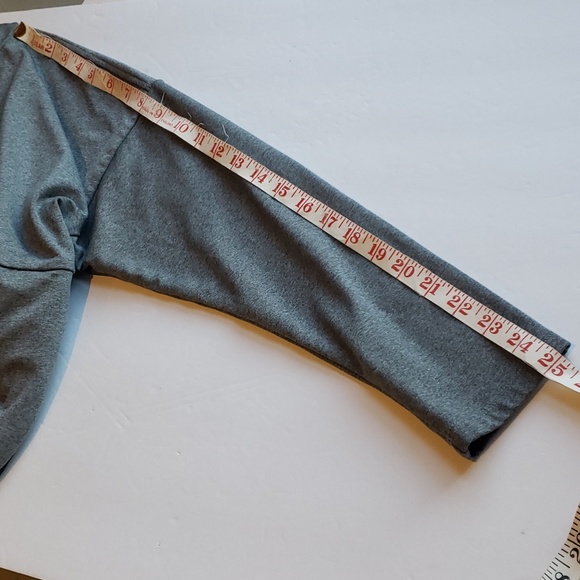 North Face Girl's Long Sleeve Gray Sweatshirt w/Pocket Size M (10/12) - Picture 13 of 13